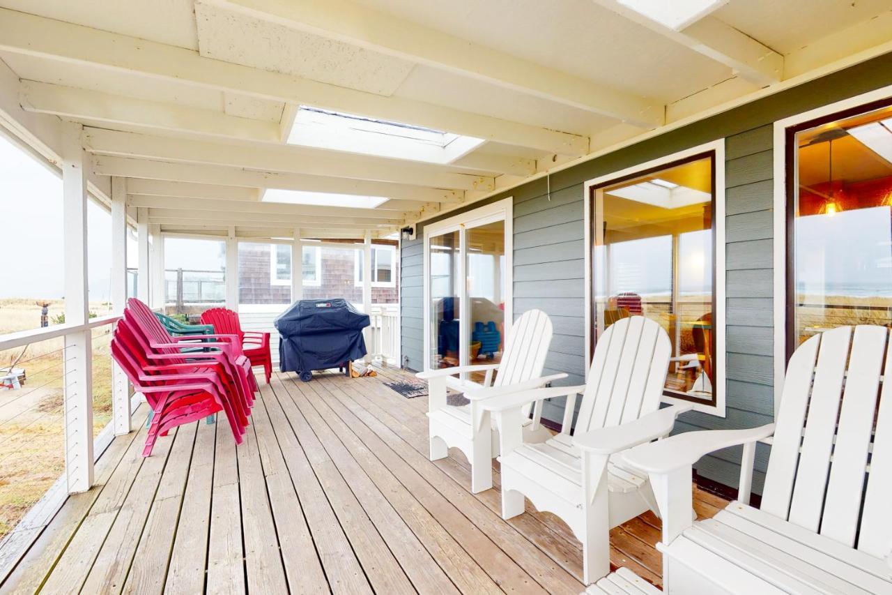 Shore Fun Rockaway Beach Exterior photo